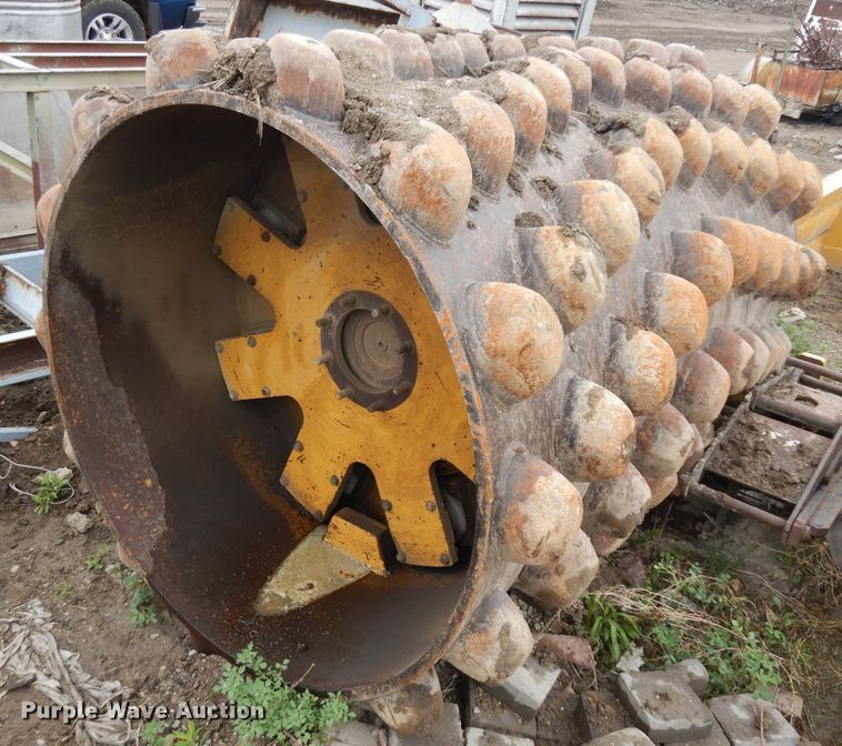 image for item GY9173 Caterpillar CP-563 single drum roller