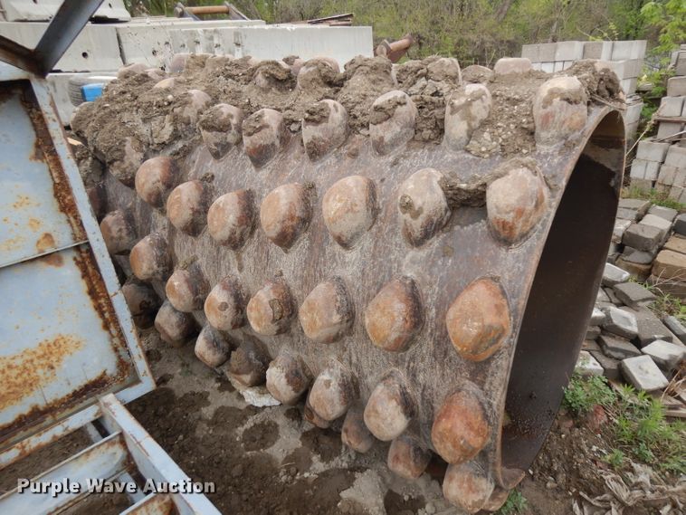 image for item GY9173 Caterpillar CP-563 single drum roller