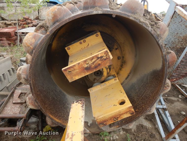 image for item GY9173 Caterpillar CP-563 single drum roller