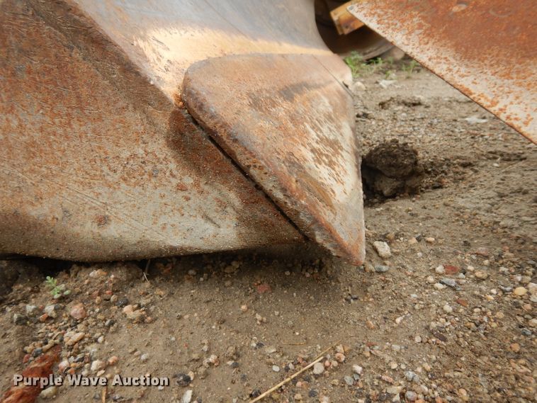 image for item GY9173 Caterpillar CP-563 single drum roller