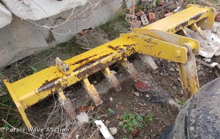 image for item GY9173 Caterpillar CP-563 single drum roller