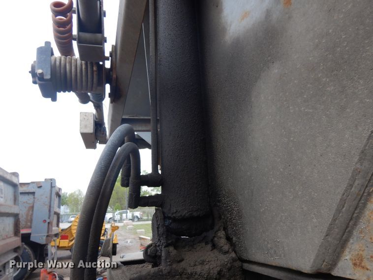 image for item GY9176 1996 Smithco side tilt dump trailer