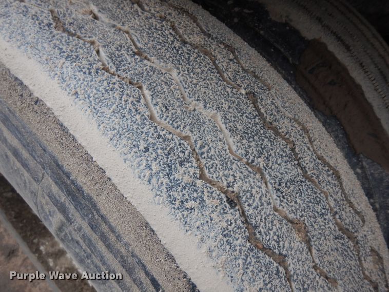 image for item GY9176 1996 Smithco side tilt dump trailer