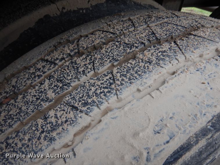 image for item GY9176 1996 Smithco side tilt dump trailer