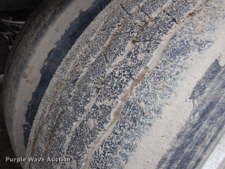 image for item GY9176 1996 Smithco side tilt dump trailer