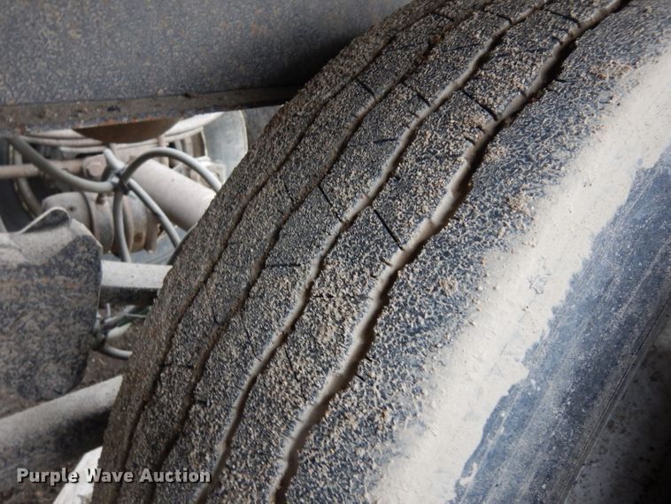 image for item GY9176 1996 Smithco side tilt dump trailer