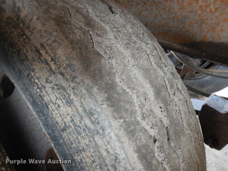 image for item GY9177 1996 Smithco side tilt dump trailer