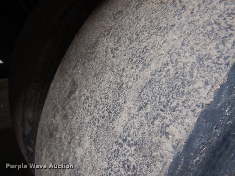 image for item GY9177 1996 Smithco side tilt dump trailer