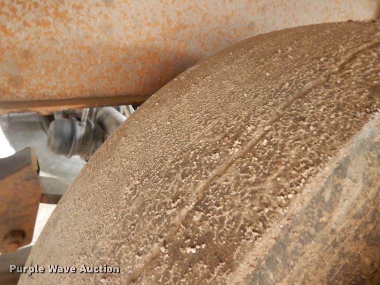 image for item GY9177 1996 Smithco side tilt dump trailer