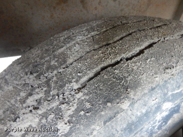 image for item GY9177 1996 Smithco side tilt dump trailer