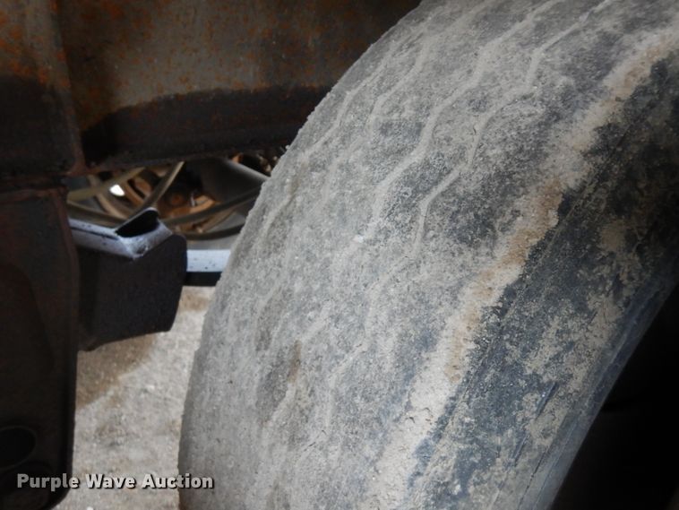 image for item GY9177 1996 Smithco side tilt dump trailer