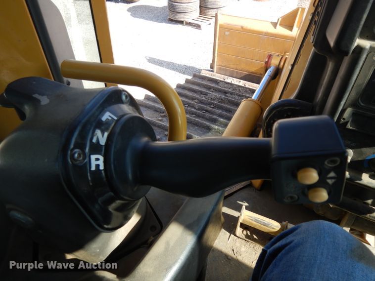 image for item GY9199 2004 Caterpillar D6N LGP  crawler dozer