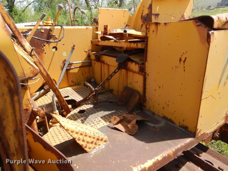 image for item GY9776 Massey Ferguson 200  crawler dozer