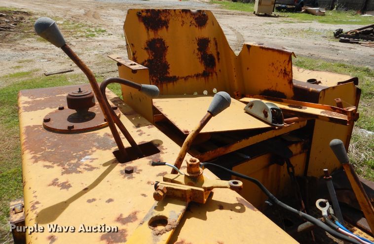 image for item GY9776 Massey Ferguson 200  crawler dozer