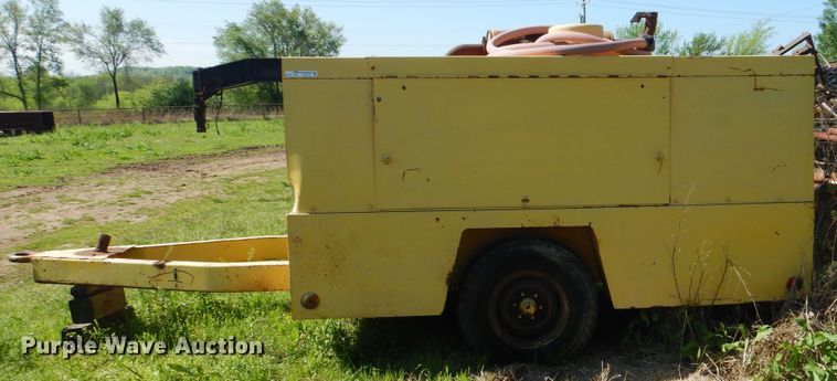 image for item GY9779 Leroi 185 air compressor