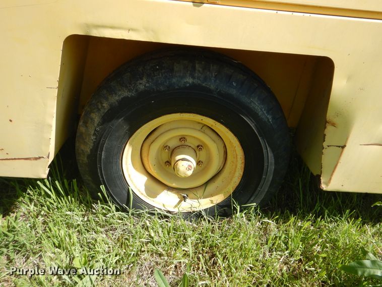 image for item GY9779 Leroi 185 air compressor