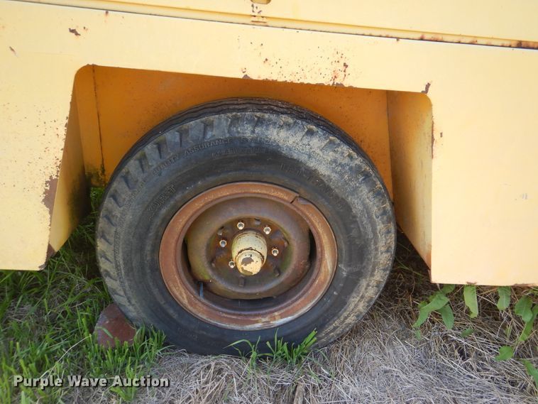 image for item GY9779 Leroi 185 air compressor