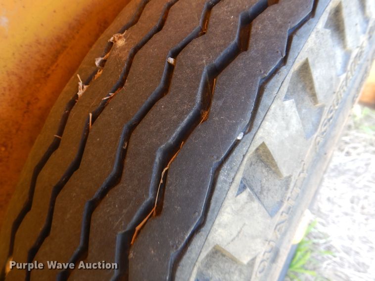 image for item GY9779 Leroi 185 air compressor