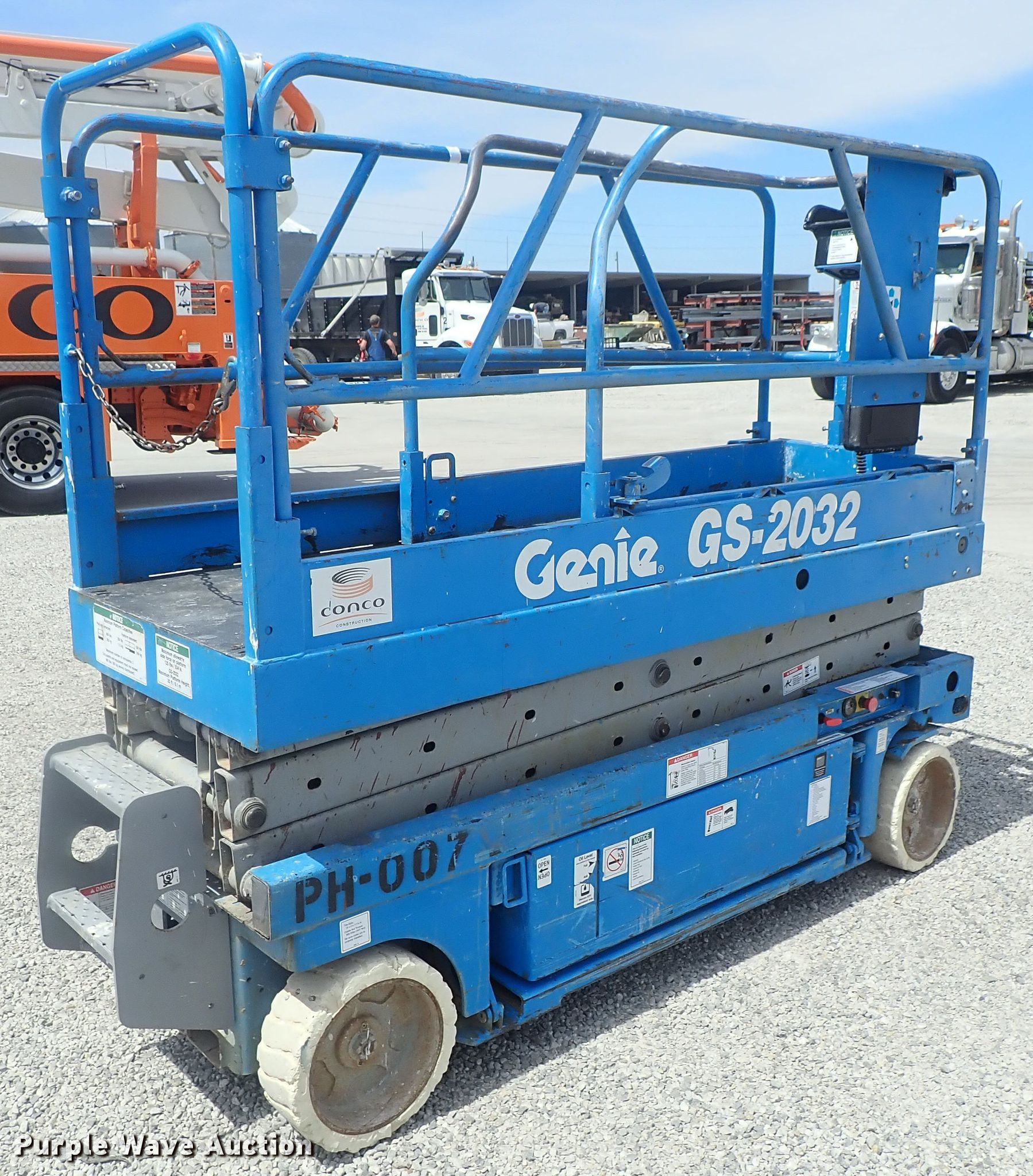 2000 Genie GS2032 scissor lift in Wichita, KS Item DC3250 sold