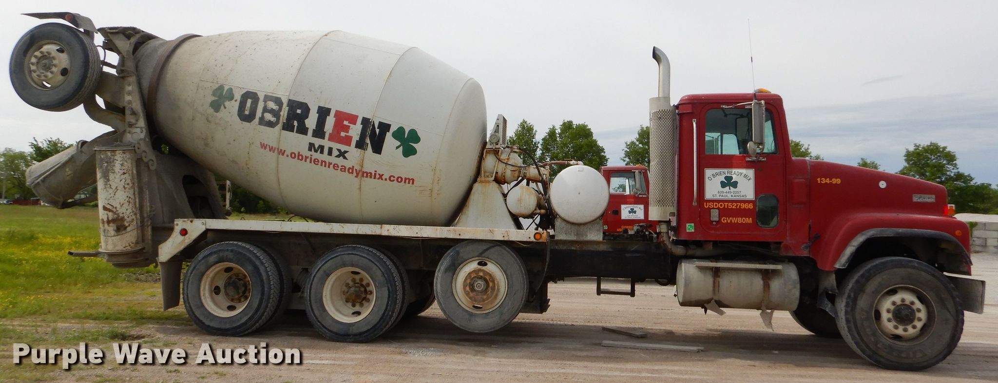 1999 International 5000 ready mix truck in Frontenac, KS Item GN9341