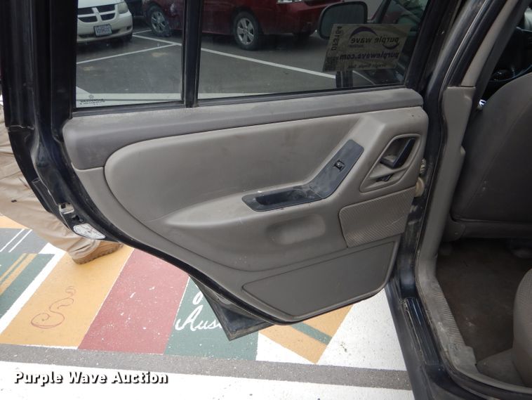 image for item DF3164 2004 Jeep Grand Cherokee Laredo  SUV