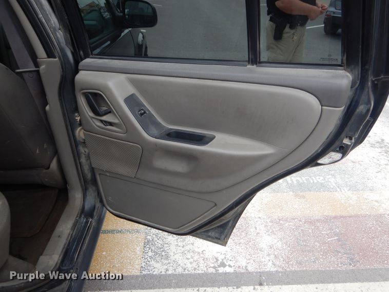 image for item DF3164 2004 Jeep Grand Cherokee Laredo  SUV