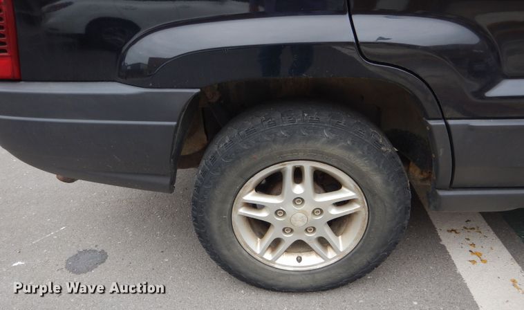 image for item DF3164 2004 Jeep Grand Cherokee Laredo  SUV