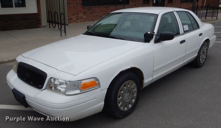 image for item DF3165 2005 Ford Crown Victoria Police Interceptor