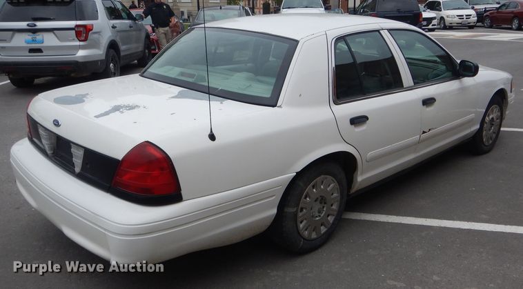 image for item DF3165 2005 Ford Crown Victoria Police Interceptor
