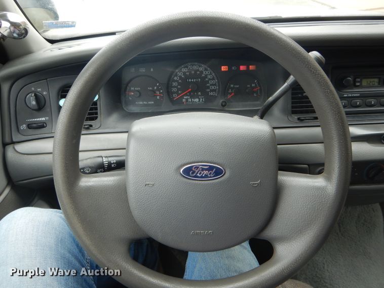 image for item DF3165 2005 Ford Crown Victoria Police Interceptor