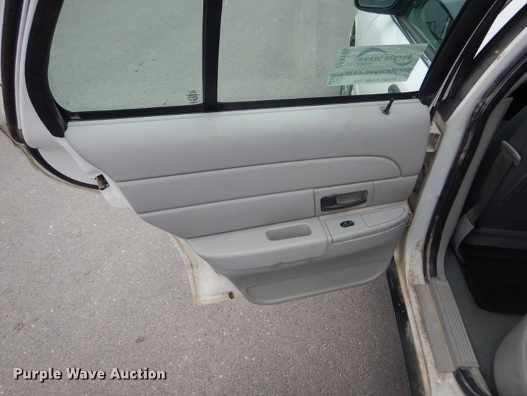 image for item DF3165 2005 Ford Crown Victoria Police Interceptor