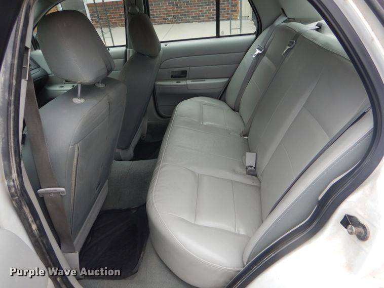 image for item DF3165 2005 Ford Crown Victoria Police Interceptor