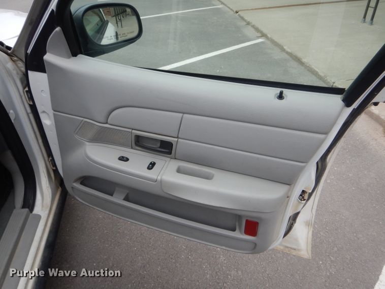 image for item DF3165 2005 Ford Crown Victoria Police Interceptor