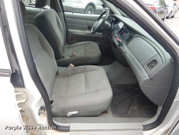 image for item DF3165 2005 Ford Crown Victoria Police Interceptor