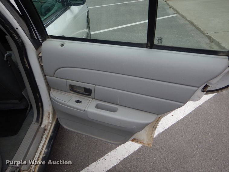 image for item DF3165 2005 Ford Crown Victoria Police Interceptor