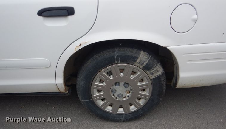 image for item DF3165 2005 Ford Crown Victoria Police Interceptor