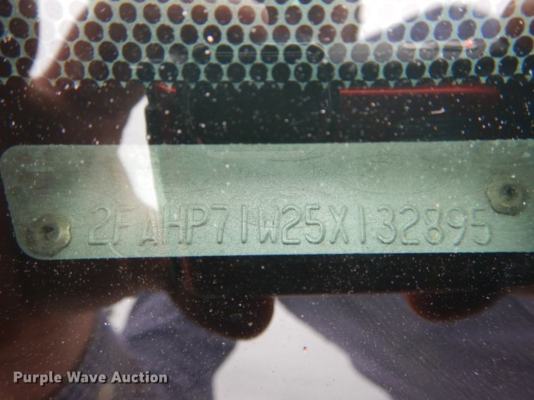 image for item DF3165 2005 Ford Crown Victoria Police Interceptor