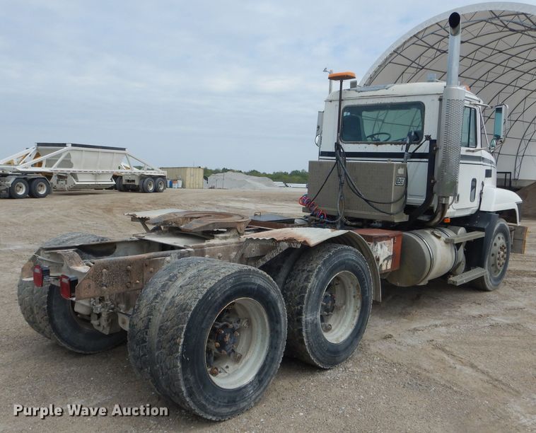 image for item DF3166 1991 Mack CH613  semi truck