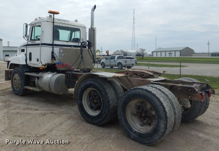 image for item DF3166 1991 Mack CH613  semi truck