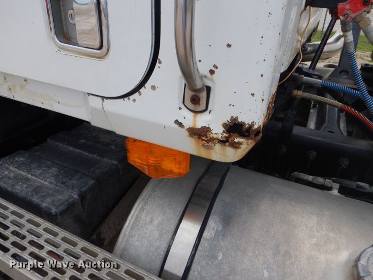 image for item DF3166 1991 Mack CH613  semi truck