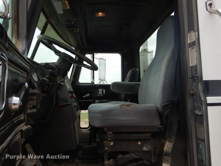 image for item DF3166 1991 Mack CH613  semi truck