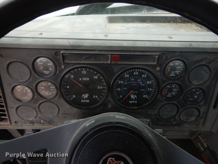 image for item DF3166 1991 Mack CH613  semi truck