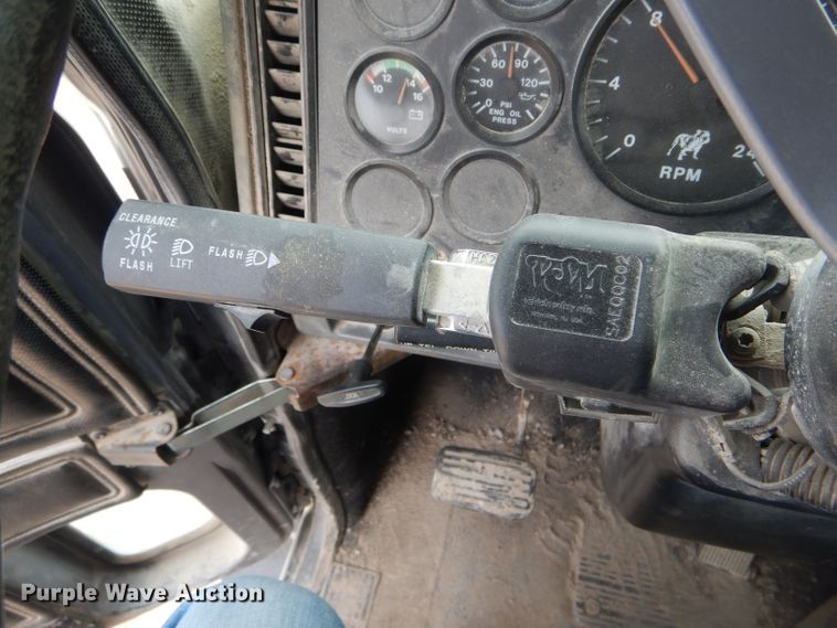 image for item DF3166 1991 Mack CH613  semi truck