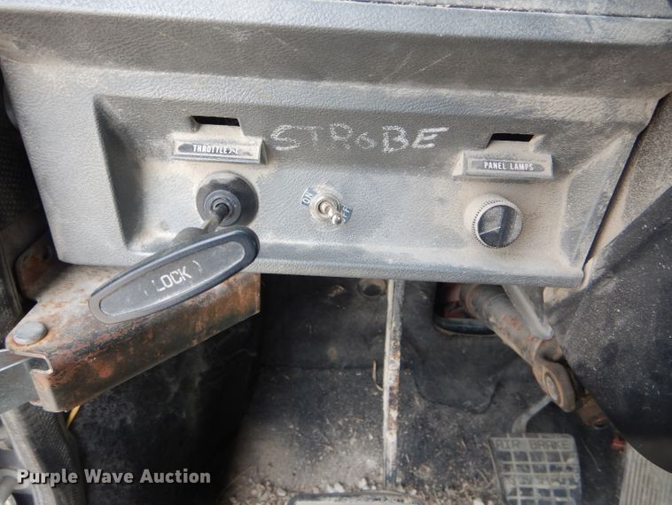 image for item DF3166 1991 Mack CH613  semi truck