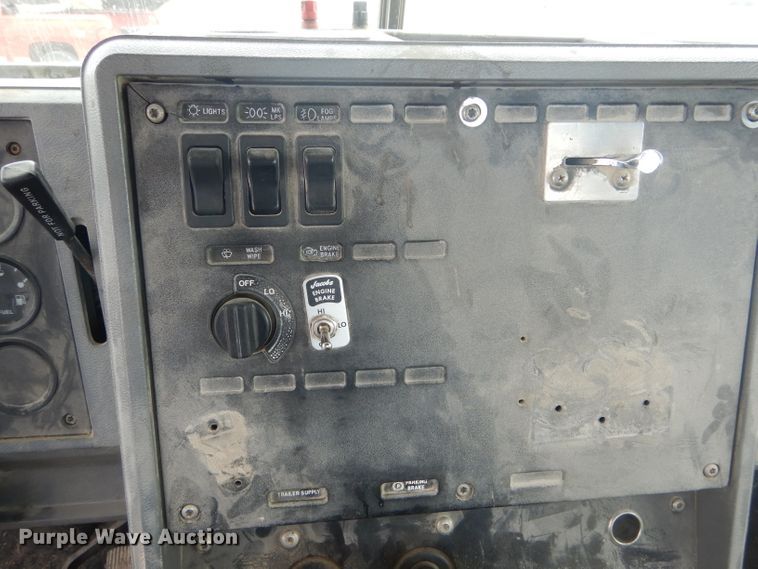 image for item DF3166 1991 Mack CH613  semi truck