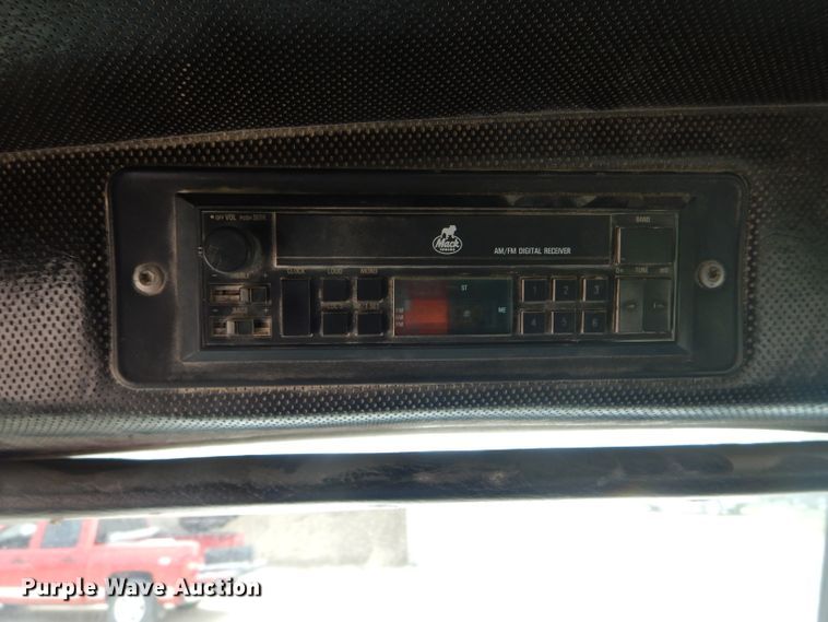 image for item DF3166 1991 Mack CH613  semi truck