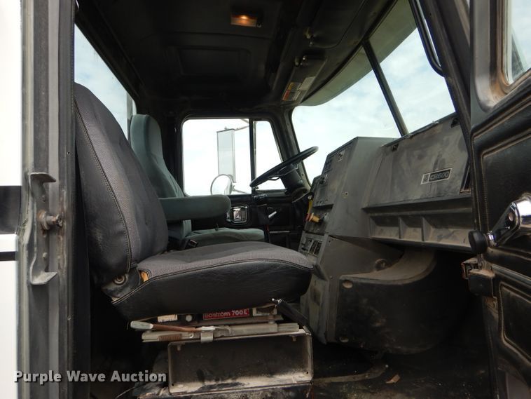 image for item DF3166 1991 Mack CH613  semi truck