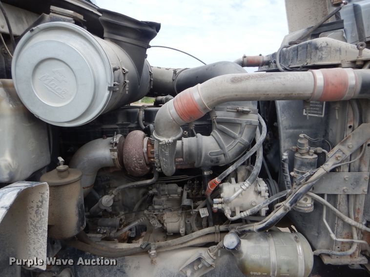 image for item DF3166 1991 Mack CH613  semi truck