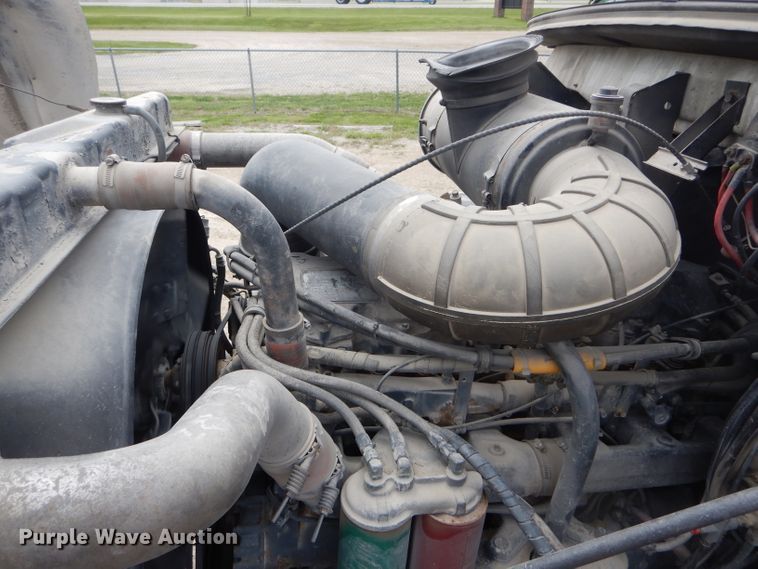 image for item DF3166 1991 Mack CH613  semi truck