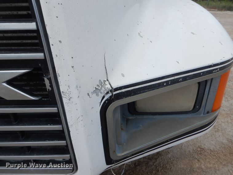 image for item DF3166 1991 Mack CH613  semi truck